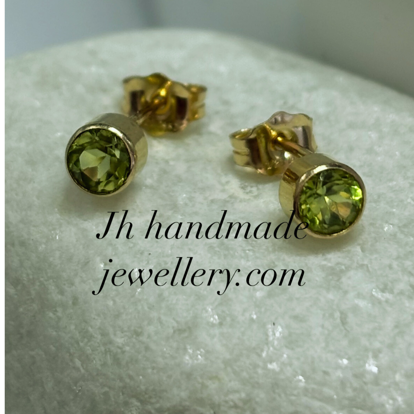 9ct Gold peridot stud Earrings
