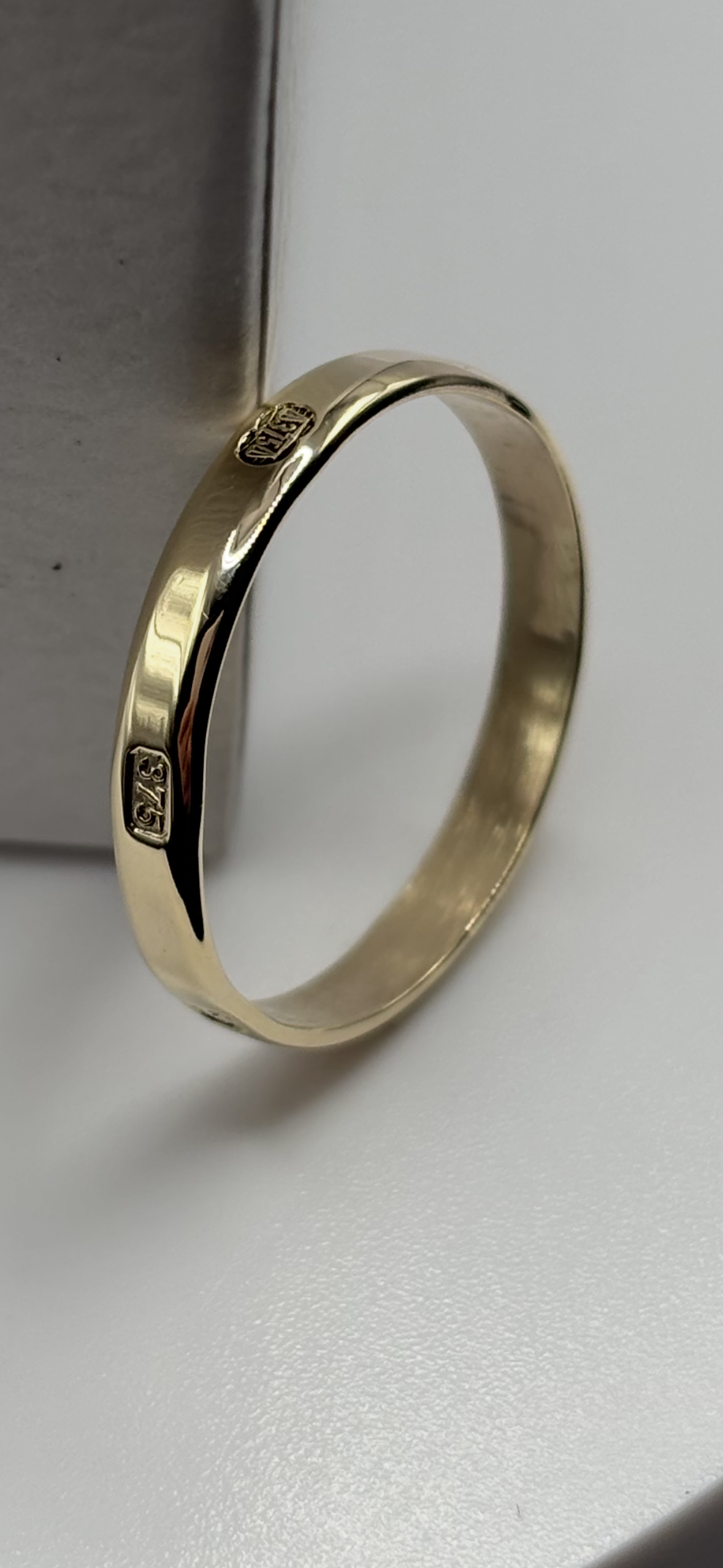 9ct Solid Gold Ring Hallmarked on the outside Handmade
