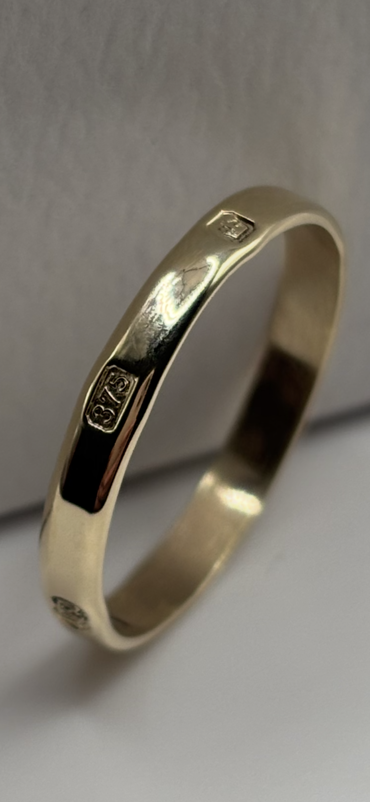 9ct Solid Gold Ring Hallmarked on the outside Handmade
