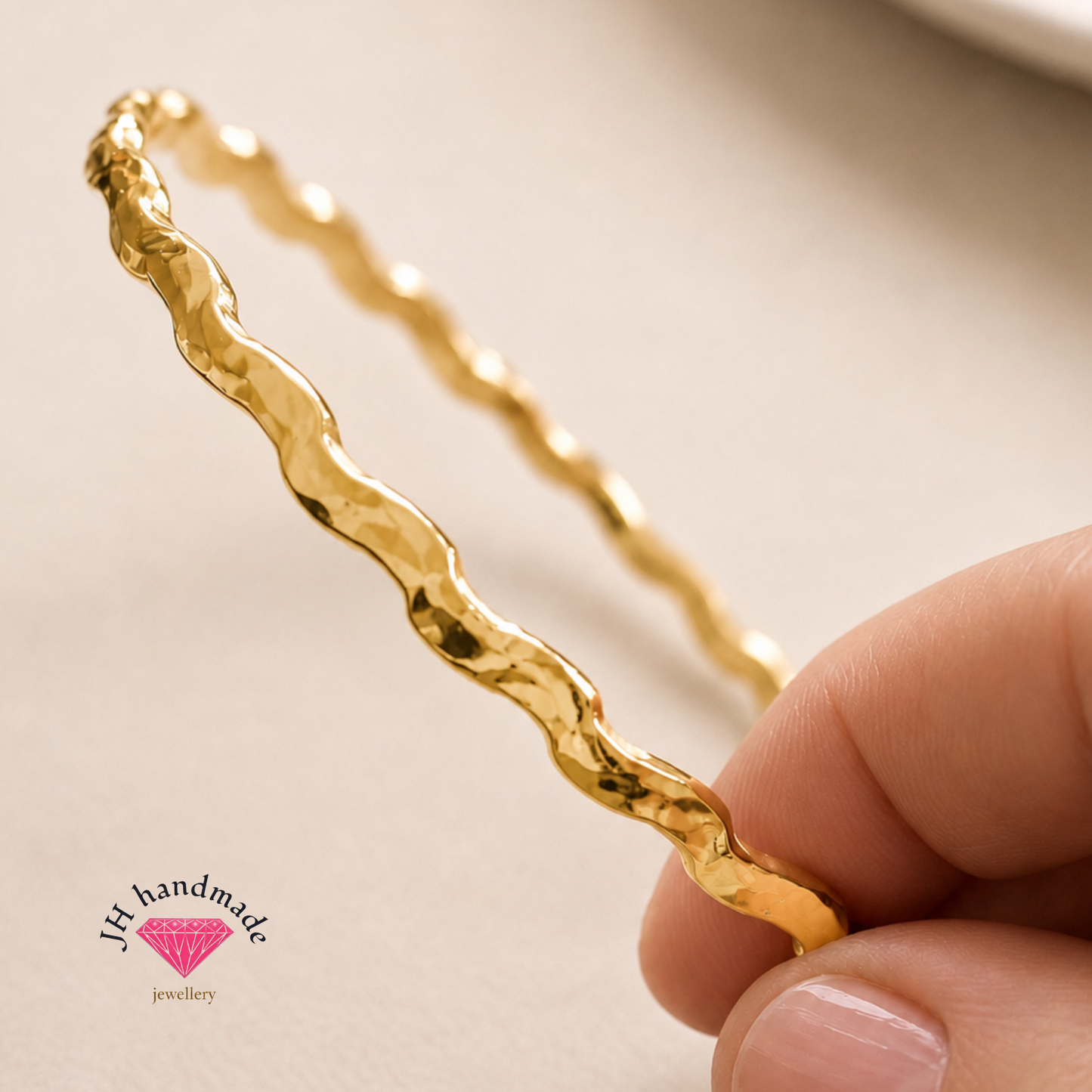 9ct Solid Gold Wave Bangle 4mm Heavy 20 to 24grams Hallmarked