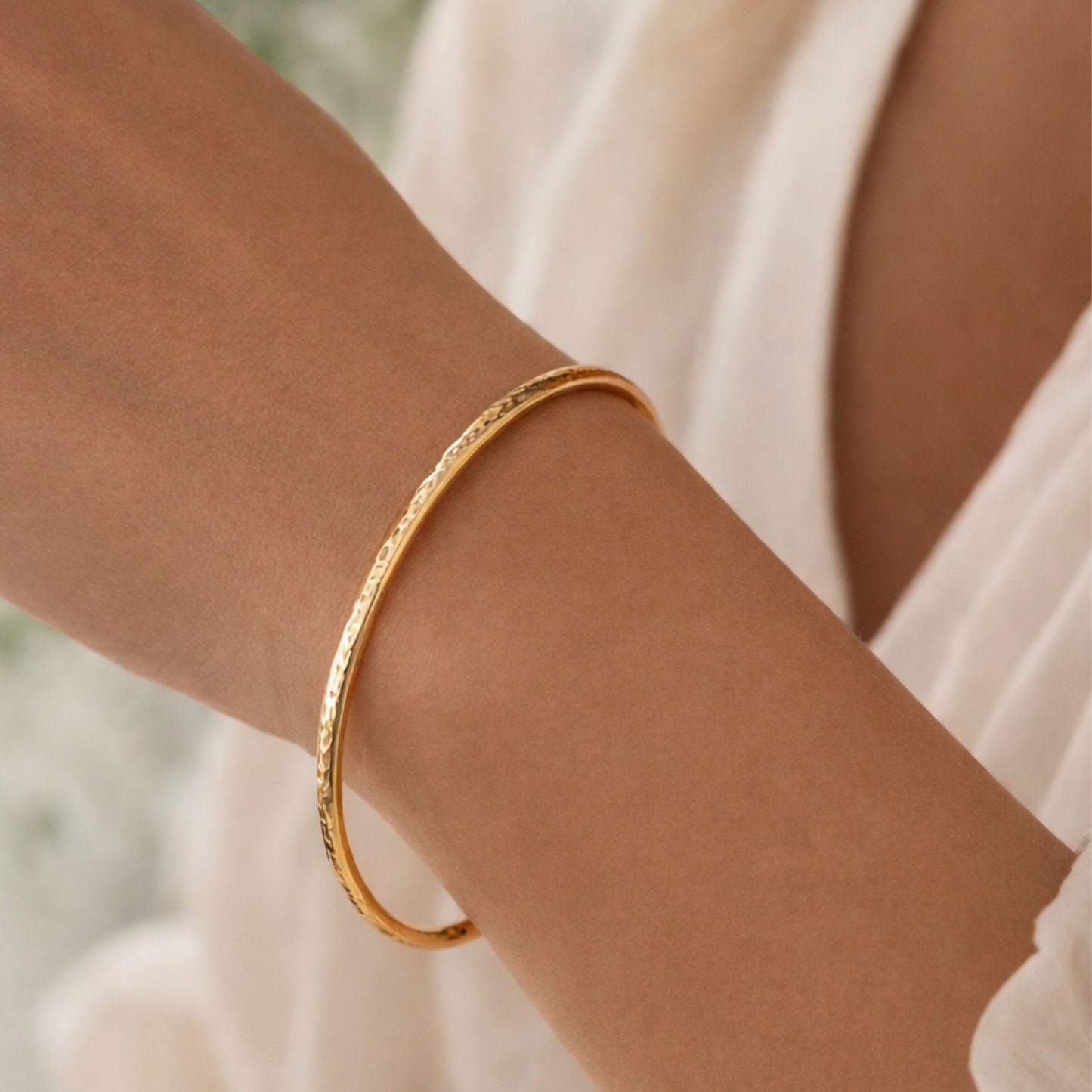 9ct Solid Gold Bangle Handmade Heavy 3mm 14grams Hammered design