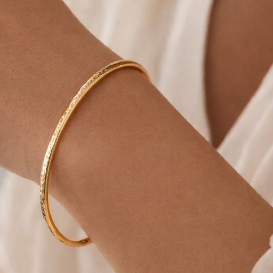 9ct Solid Gold Bangle Handmade Heavy 3mm 14grams Hammered design