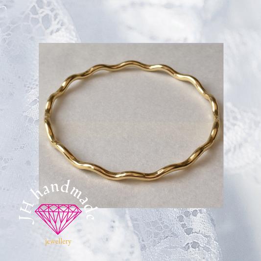 9ct Solid Gold Wave Bangle Heavy 16grams
